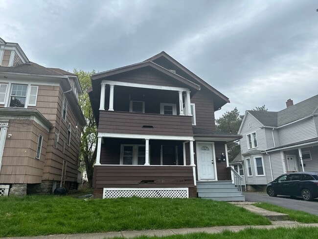 Building Photo - 229-231 Selye Ter