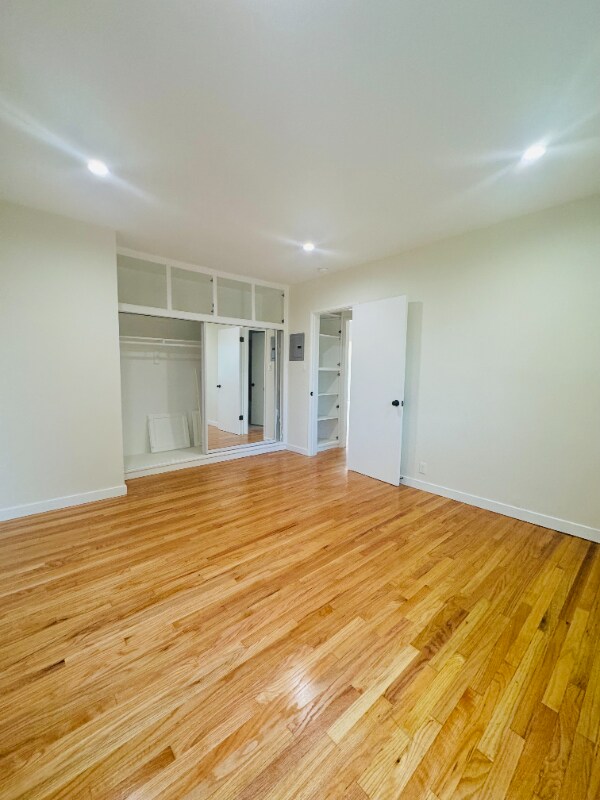 Building Photo - 333 Raymondale Dr