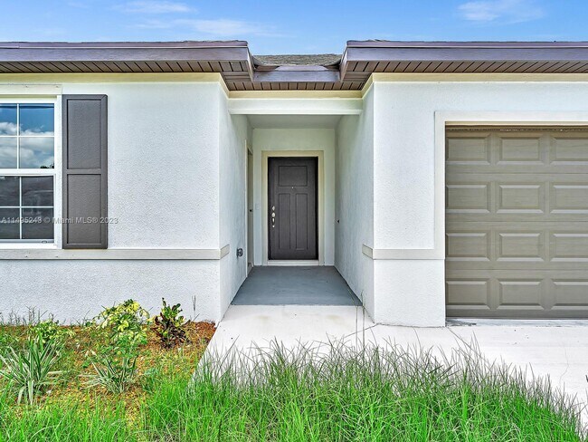 Building Photo - 2033 SW Castinet Ln