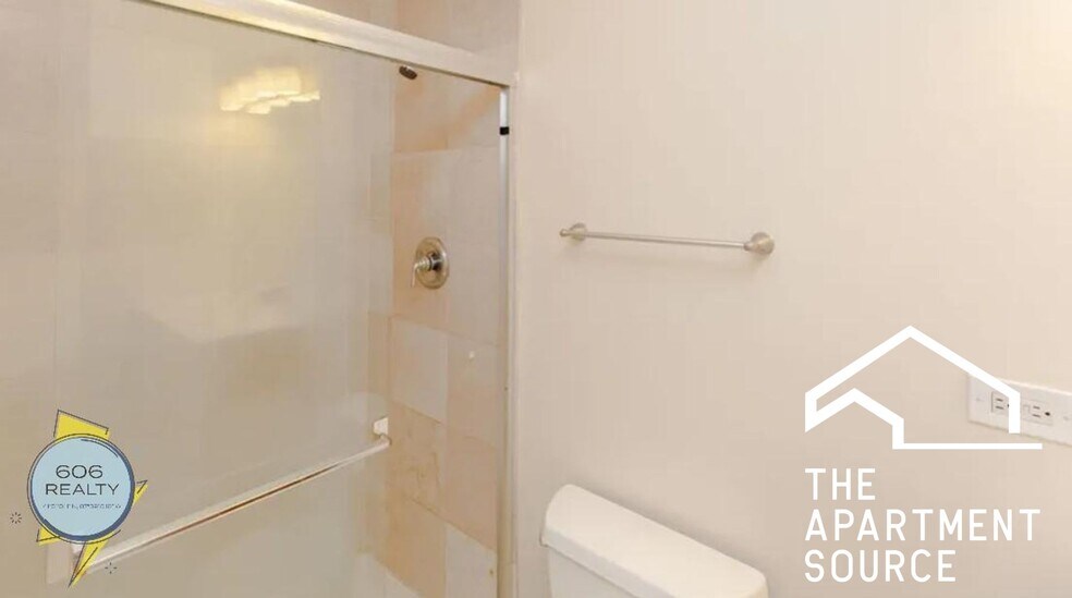 Building Photo - 3347 N Clark St