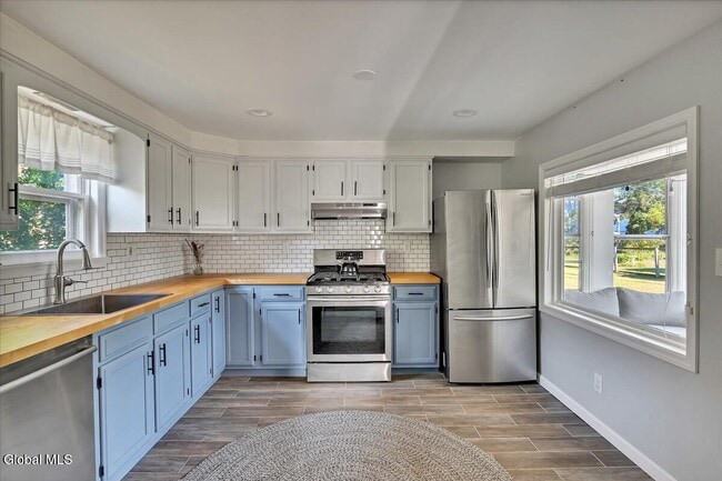 Building Photo - 138 Elm St