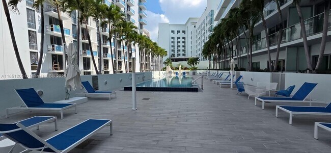 Building Photo - 1600 SW 1st Ave