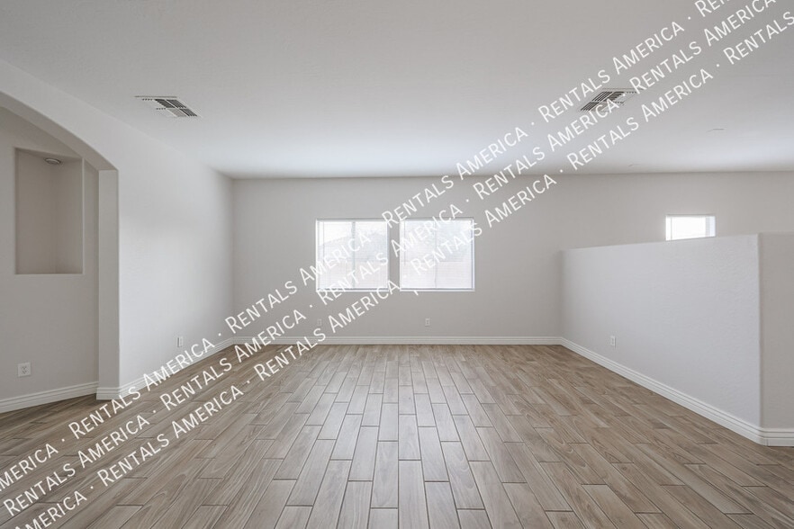 Building Photo - 8805 W Hilton Ave