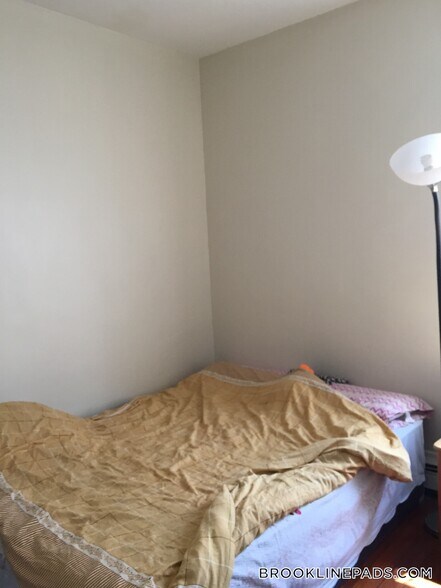 Building Photo - 208 Winthrop Rd