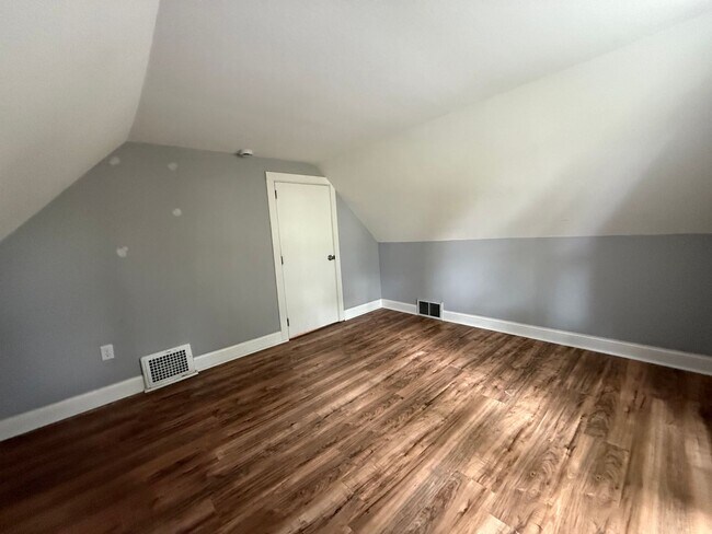 Building Photo - 1024 Livingston Ave