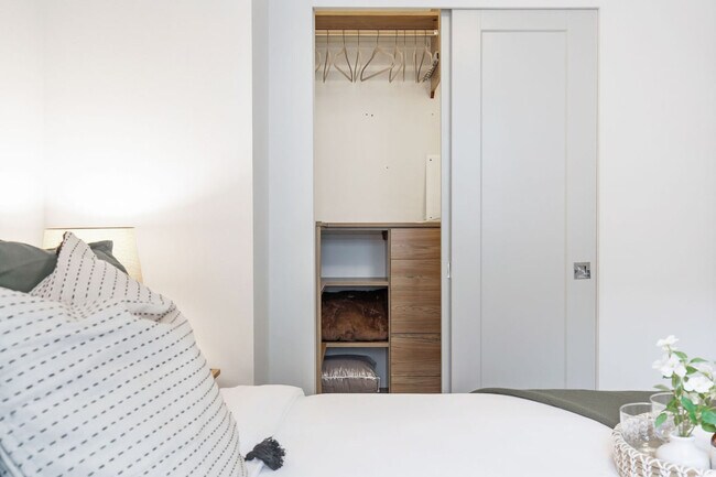 Building Photo - 628 10th Ave E