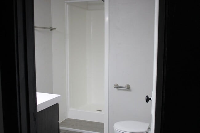 Building Photo - 605 E River Ave