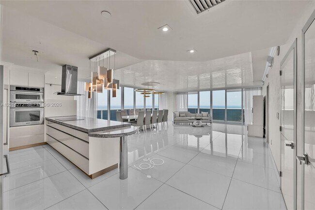 Building Photo - 1830 S Ocean Dr