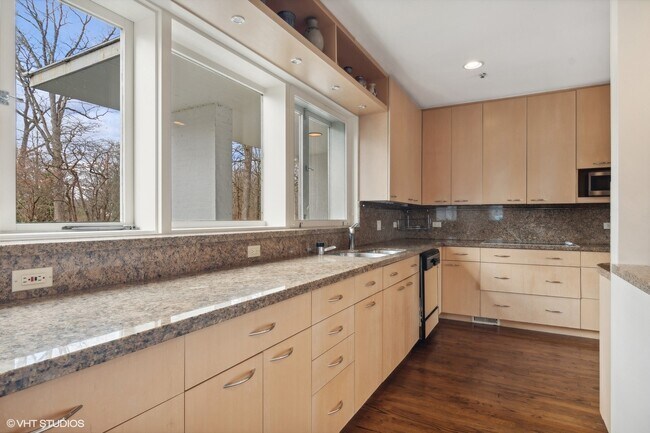 Building Photo - 155 S Deere Park Dr