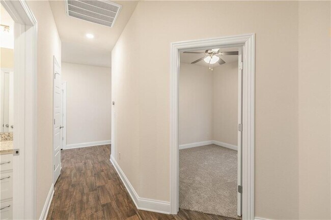Building Photo - 411 Linda Ln