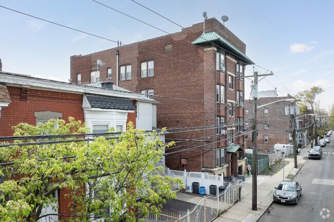 Building Photo - 255-257 Lake St