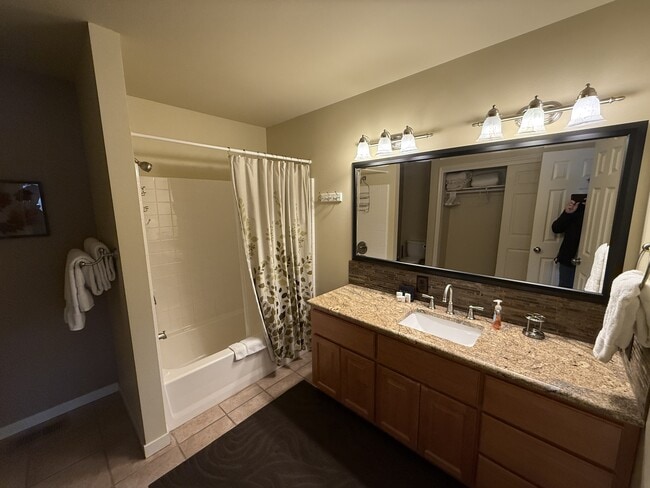 Building Photo - 165 Coral St