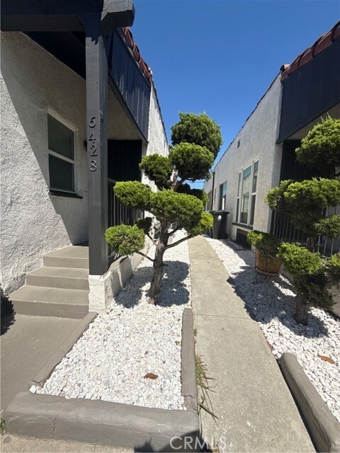 Building Photo - 6430 S Van Ness Ave