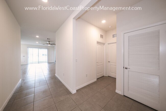 Building Photo - PET FRIENDLY LAKEWOOD RANCH 4 BED/2 BATH H...