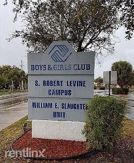 Building Photo - 3 br, 2 bath Townhome - 7640 SW 10th St B