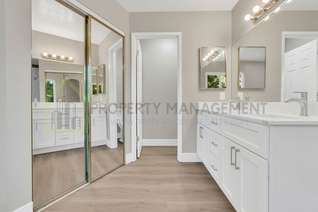 Building Photo - Completely Renovated 4-Bedroom Home with M...