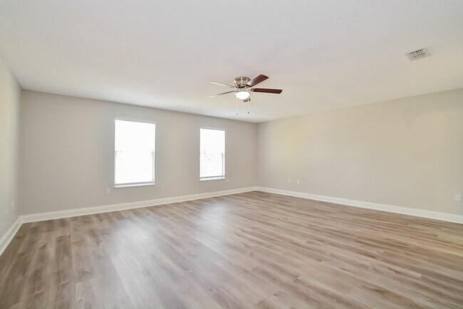 Building Photo - 250 Lynn St