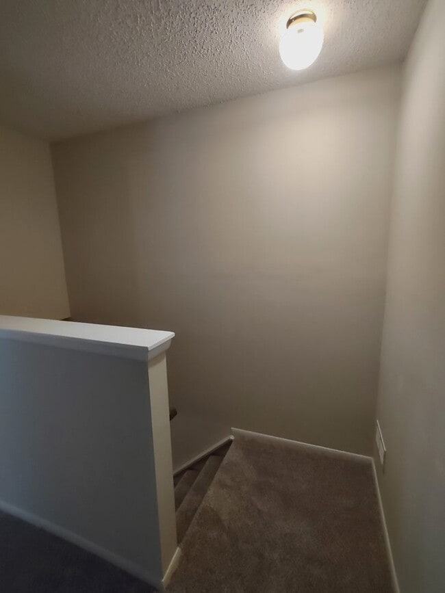 Building Photo - Beautiful Townhome located in Quail Hollow!