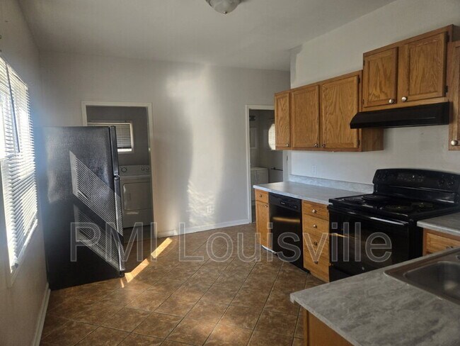 Building Photo - 616 N 28th St