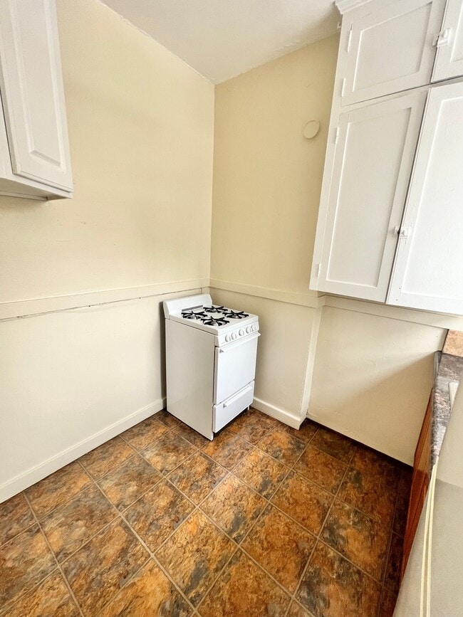 IMG_0809 - Cross Apartments