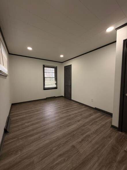 Building Photo - 17727 Crest Dr