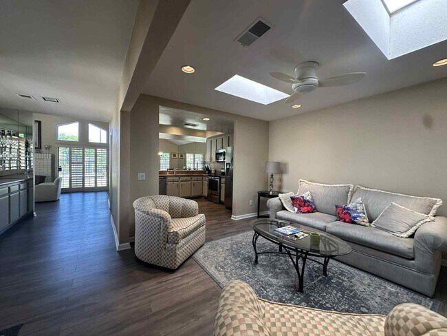 Building Photo - 4 Hermosillo Ln