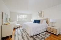 Building Photo - Bridgewater Oaks Apts