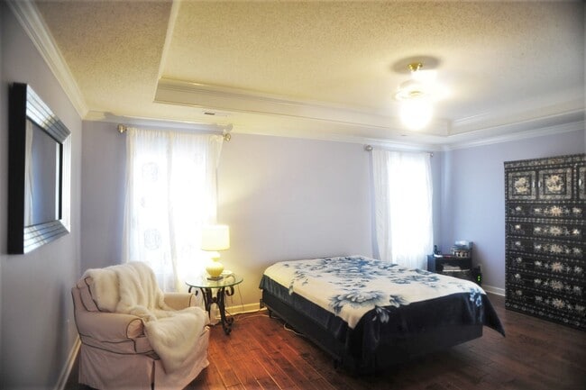 Building Photo - Updated Stunner