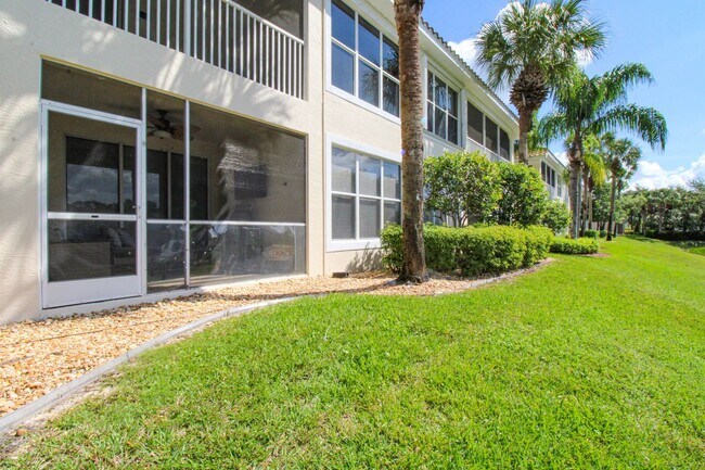 Building Photo - ** SPACIOUS 3 BED/2 BATH COACH HOME WITH T...