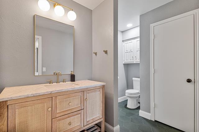 Building Photo - 2833 Meadowbrook Dr