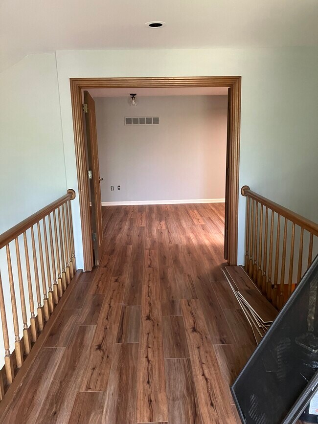 Building Photo - 13730 Plumbrook Rd