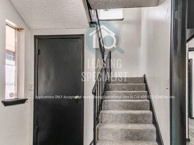 Building Photo - Spacious Updated 3 Bed 2 bath Home