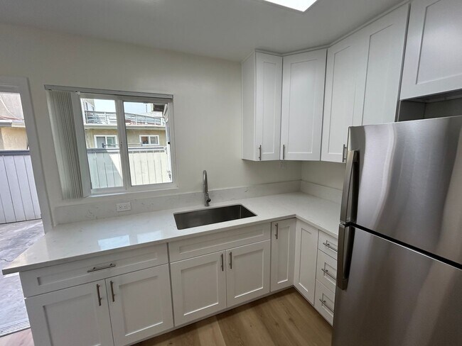 Building Photo - 1 Bed/1 Bath Pacific Beach