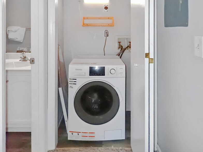 In-unit washer-dyer ventless condo. - 3601 Saint Johns Ct
