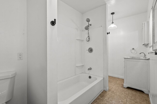 Building Photo - 2125 Mozart St