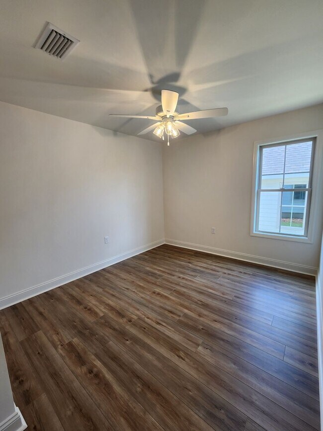 Building Photo - !!New Construction!! NEAR Pinegrove Elementary/Middle - 4BR Home with Granite Countertops, LVP Fl...