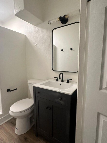 Building Photo - 472 Magnolia Ave