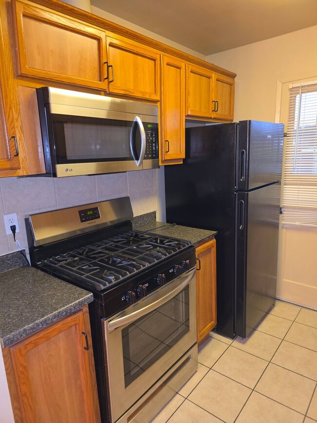 Building Photo - 3704 Sapphire Dr