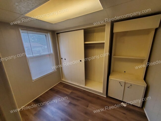 Building Photo - Private 1 bedroom house with Office space!!