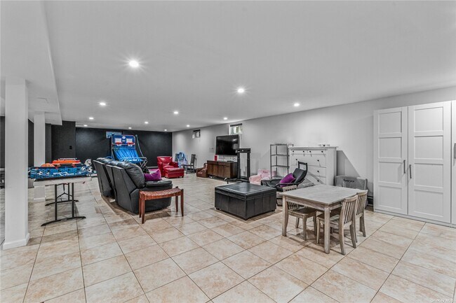 Building Photo - 11 Melby Ln