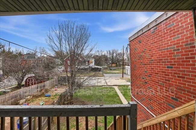 Building Photo - 834 W Washington St