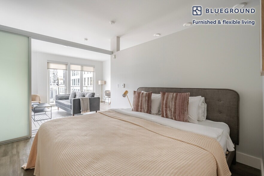 Building Photo - 285 8th Ave N