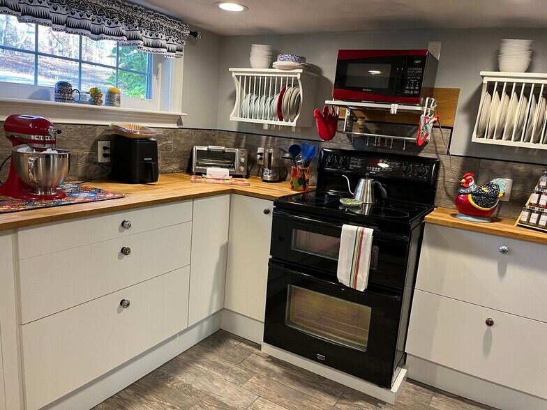 Building Photo - 131 Kimball Rd