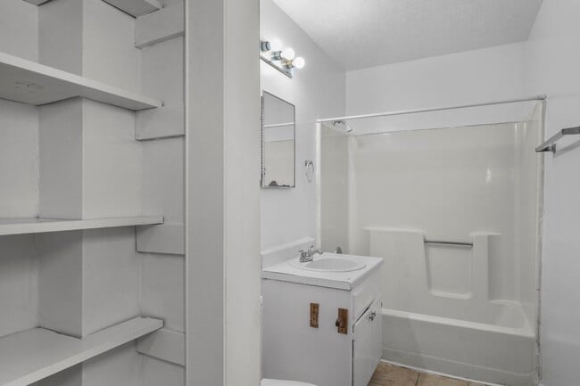 Building Photo - 2 Bedroom Duplex with Huge Back Yard! MOVE IN SPECIAL: FIRST FULL MONTHS RENT FREE!!