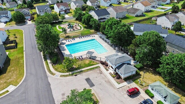 Building Photo - 1820 Meadow Crossing Dr