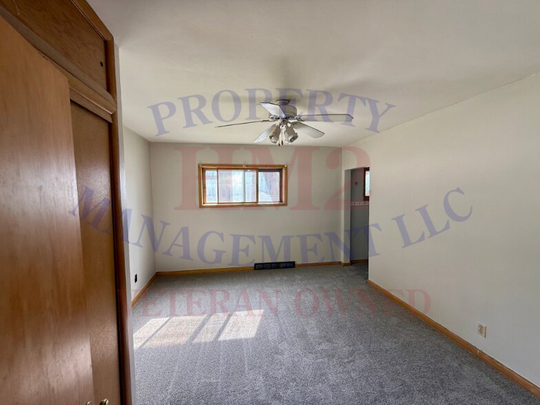 Building Photo - 803 Spring Ave