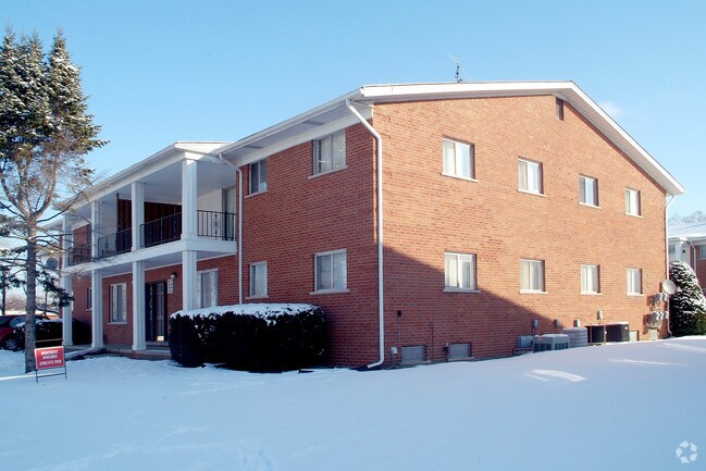 Colonial Manor - Warren, MI | Apartment Finder
