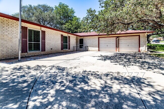 Building Photo - 8246 Phoenix Ave