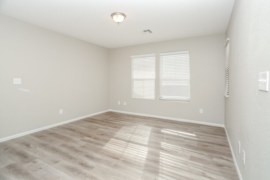 Building Photo - 7818 N Tay River Ct