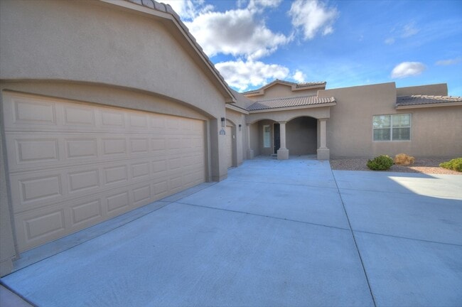 Building Photo - Meriposa Masterpiece